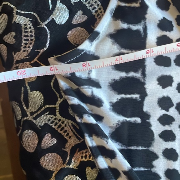 Ivanka Trump Tank Top black and white pattern. - Picture 6 of 10